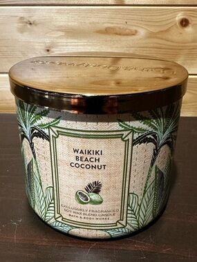 BNWT Bath and body Works Waikiki Beach Coconut 3 wick candle